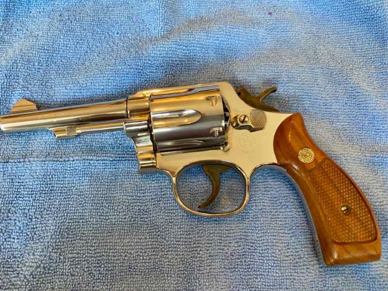 Predám S&W Model 123 NIB Collector Grade horar.sk